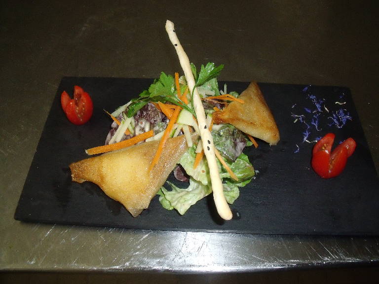 restaurant-le68-croustillant-munster croustillant aux munster avec méli mélo de salade
